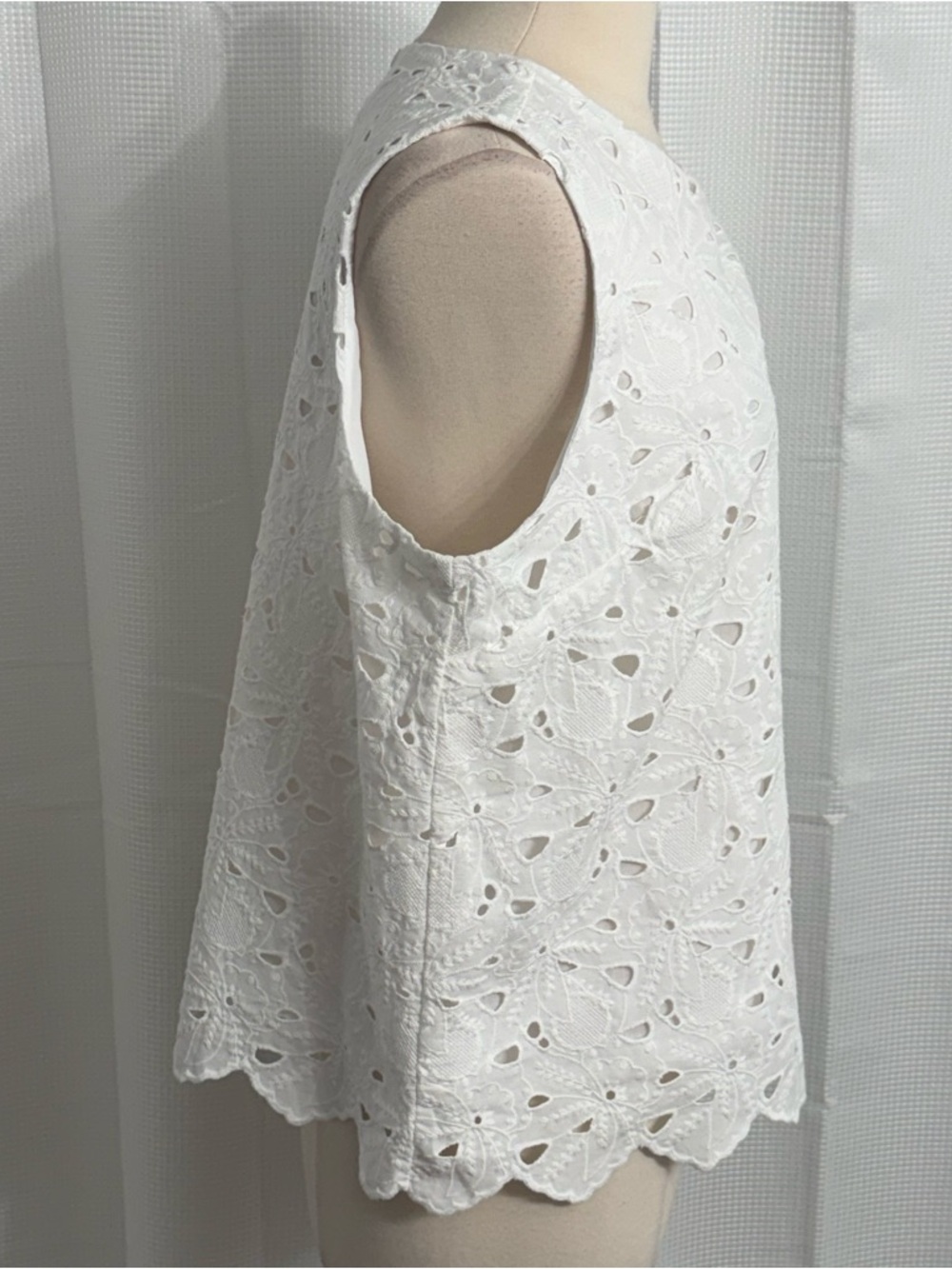 Women's Sleeveless Floral Embroidery Scalloped Hemline Top White Size XL (16-18) - Picture 4 of 10